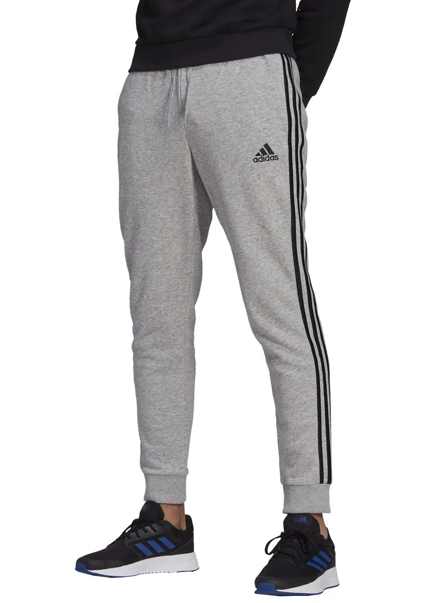 Adidas Sportswear спортивные брюки "ESSENTIALS FLEECE CUFF CUFF 3STRIPES PANTS" (1 шт.), черный
Adidas Sportswear спортивные брюки "ESSENTIALS FLEECE CUFF CUFF 3STRIPES PANTS" (1 шт.), черный