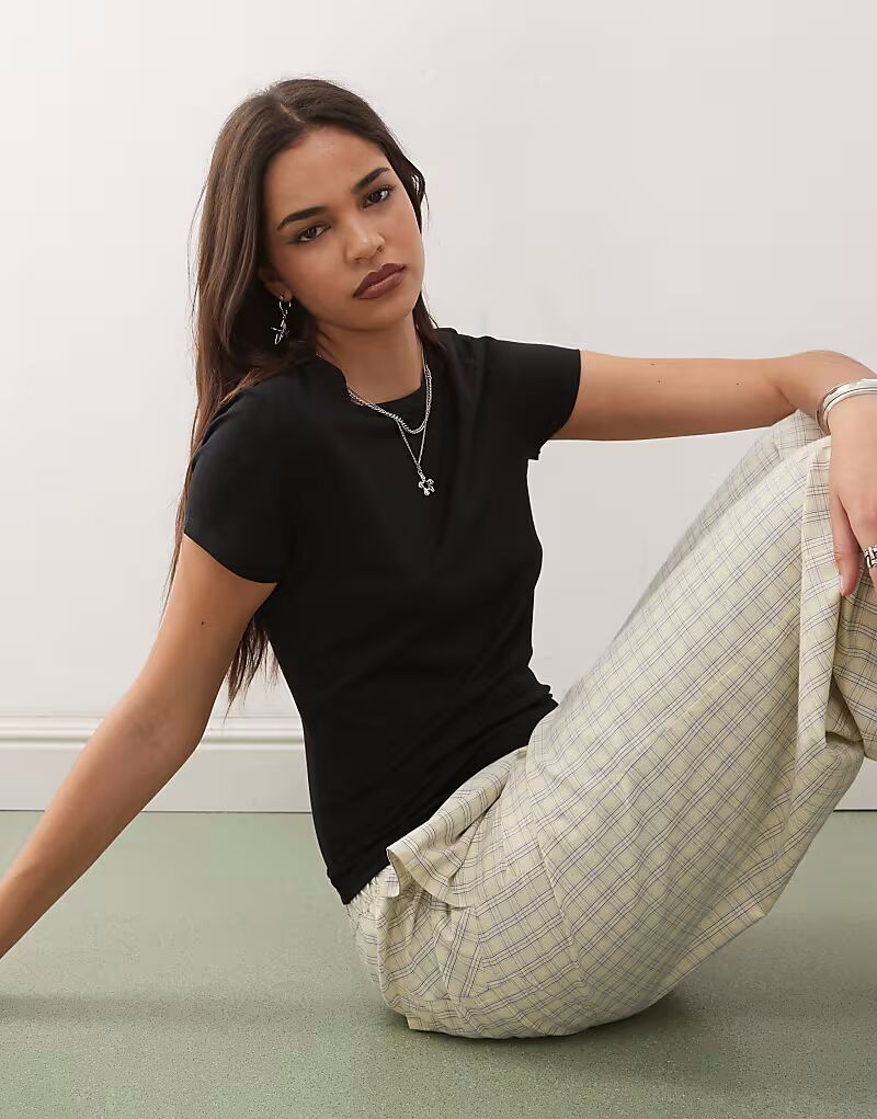 Футболка COLLUSION приталенная черного цвета
Футболка COLLUSION приталенная черного цвета