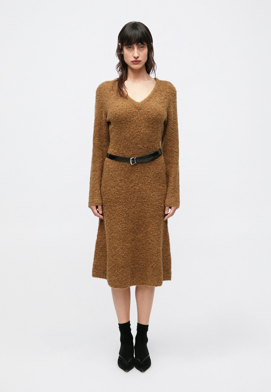 Платье DESIGNERS REMIX BRIELLE DRESS, Hazelnut/Ochre
Платье DESIGNERS REMIX BRIELLE DRESS, Hazelnut/Ochre