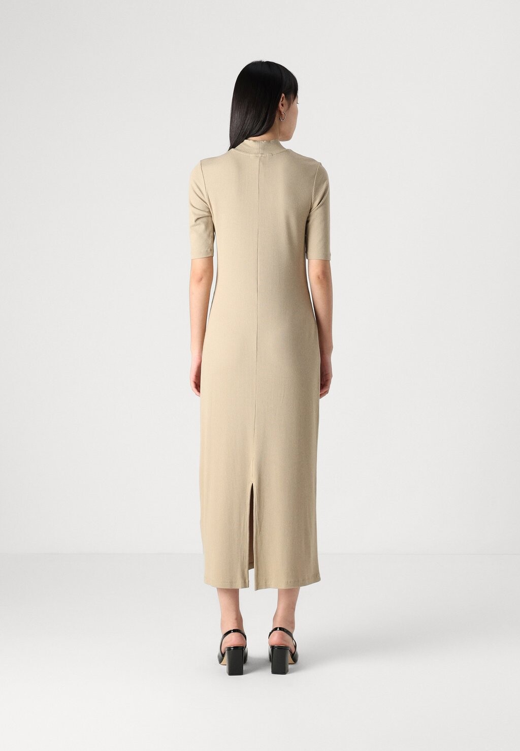 Повседневное платье MIDI DRESS Tommy Hilfiger, бежевый
Повседневное платье MIDI DRESS Tommy Hilfiger, бежевый