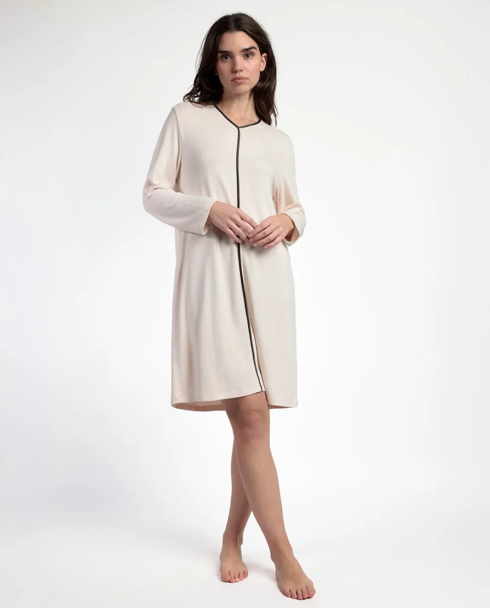 Длинная женская ночная рубашка из вязкой вискозы бежевого цвета Admas
Длинная женская ночная рубашка из вязкой вискозы бежевого цвета Admas
