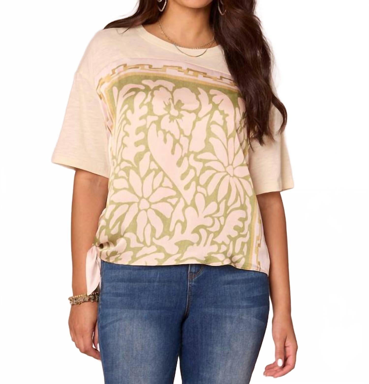 Женский топ из сатина с принтом и боковой завязкой в цвете айвори Democracy, слоновая кость
Женский топ из сатина с принтом и боковой завязкой в цвете айвори Democracy, слоновая кость