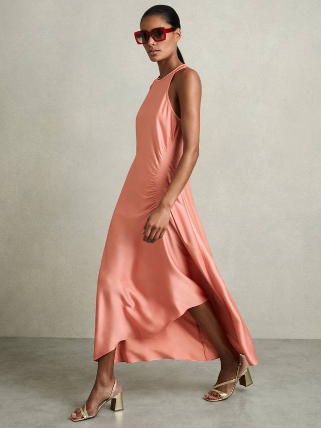 Атласное платье миди без рукавов с рюшами от anessa Reiss, цвет Coral
Атласное платье миди без рукавов с рюшами от anessa Reiss, цвет Coral