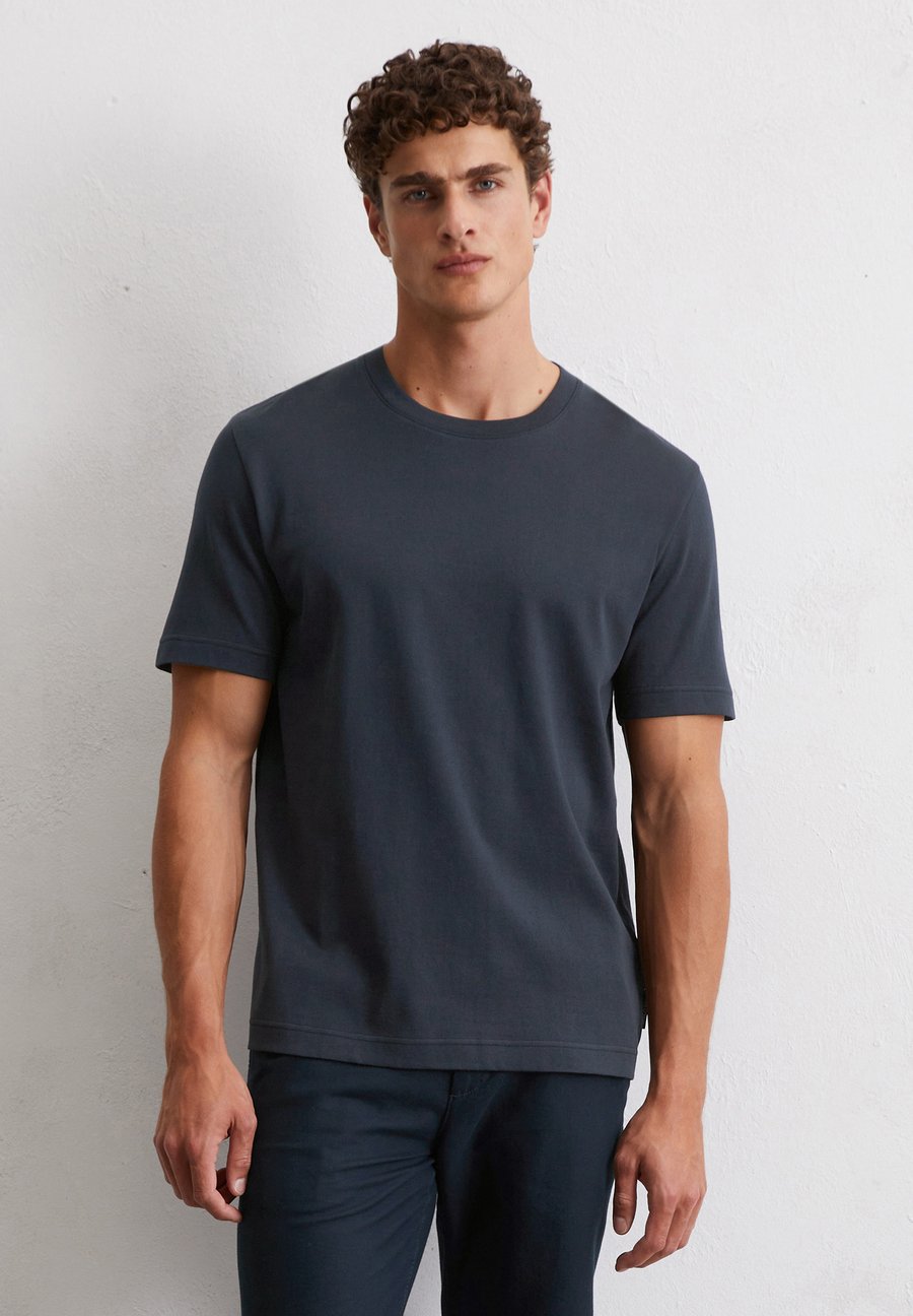 Футболка Marc O'Polo DFC REGULAR, Dark Navy/Dark Blue
Футболка Marc O'Polo DFC REGULAR, Dark Navy/Dark Blue