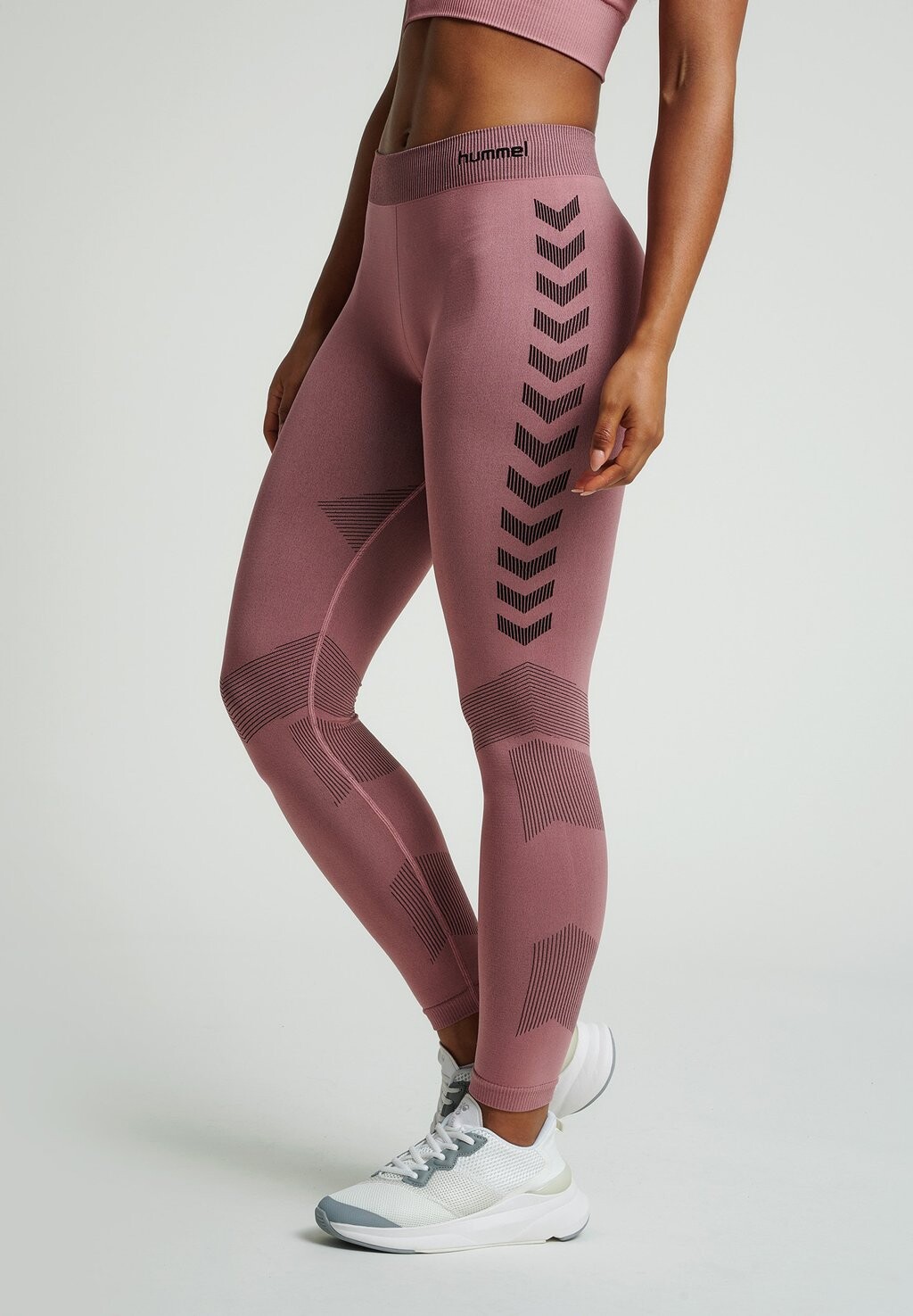 Тайтсы Hummel, пыльно-розовый
Тайтсы Hummel, пыльно-розовый