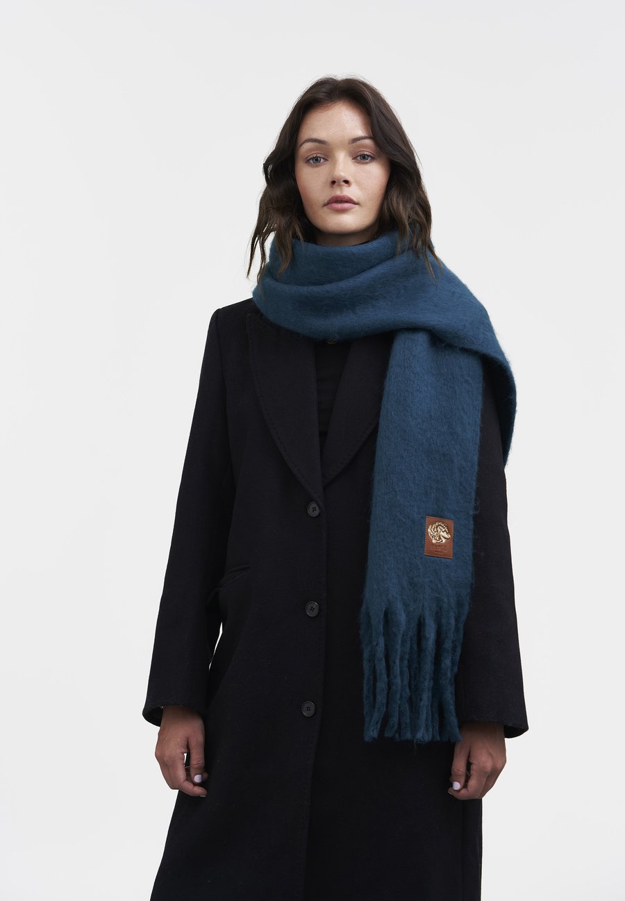 Шарф FABLE ENGLAND COSY TEAL BOUCLE, Teal
Шарф FABLE ENGLAND COSY TEAL BOUCLE, Teal