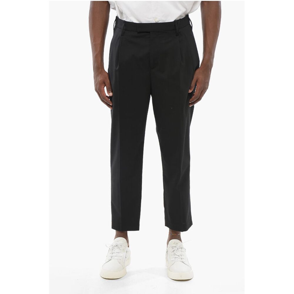 Узкие брюки с двойной складкой и шлевками для ремня Neil Barrett, черный
Узкие брюки с двойной складкой и шлевками для ремня Neil Barrett, черный