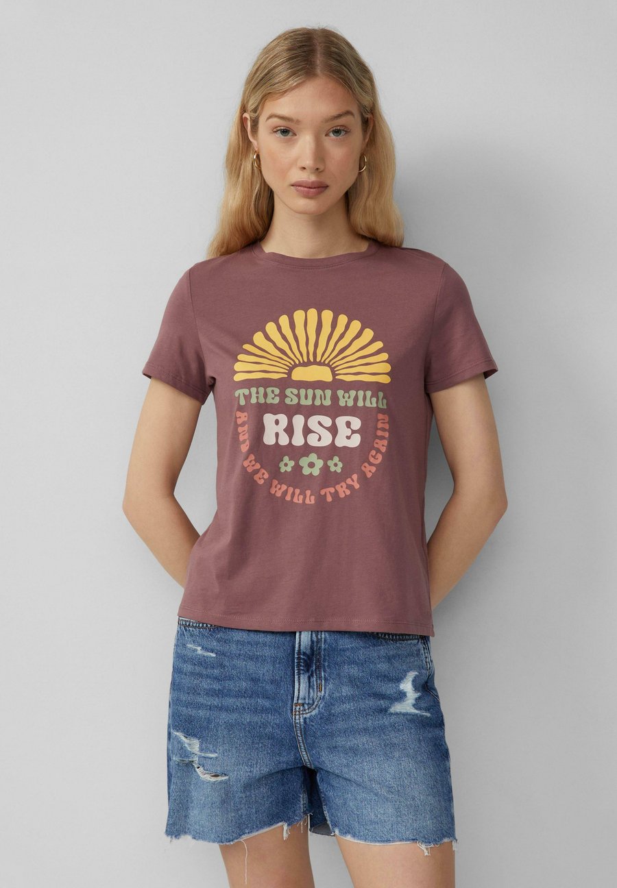 Футболка QS MIT FRONTPRINT, Aubergine/Pink, Розовый, Футболка QS MIT FRONTPRINT, Aubergine/Pink
Футболка QS MIT FRONTPRINT, Aubergine/Pink, Розовый, Футболка QS MIT FRONTPRINT, Aubergine/Pink