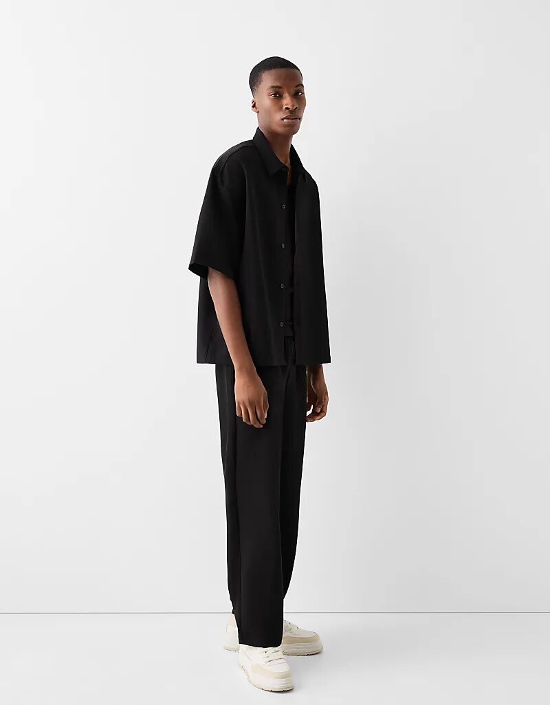 Bershka – Элегантные брюки черного цвета с широким кроем
Bershka – Элегантные брюки черного цвета с широким кроем