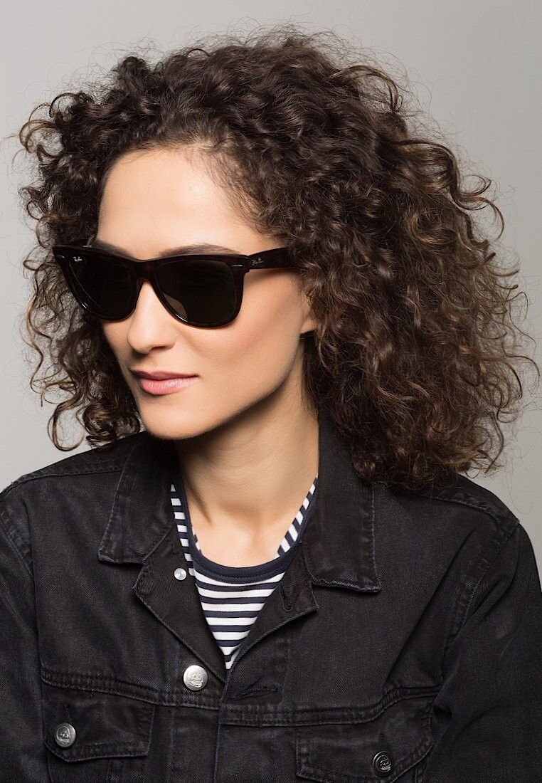 Солнцезащитные очки Ray-Ban, коричневый
Солнцезащитные очки Ray-Ban, коричневый