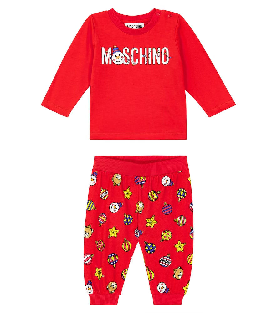 Детский комплект с принтом: футболка и штанишки Moschino Kids, 83510 - Red Xmas Toy Balls
Детский комплект с принтом: футболка и штанишки Moschino Kids, 83510 - Red Xmas Toy Balls