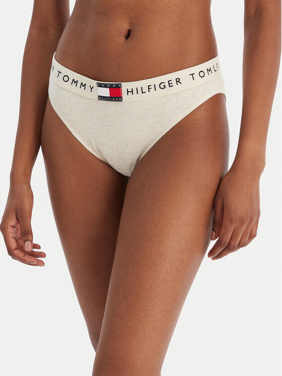 Классические женские трусы UW0UW06225 Tommy Hilfiger, экрю
Классические женские трусы UW0UW06225 Tommy Hilfiger, экрю
