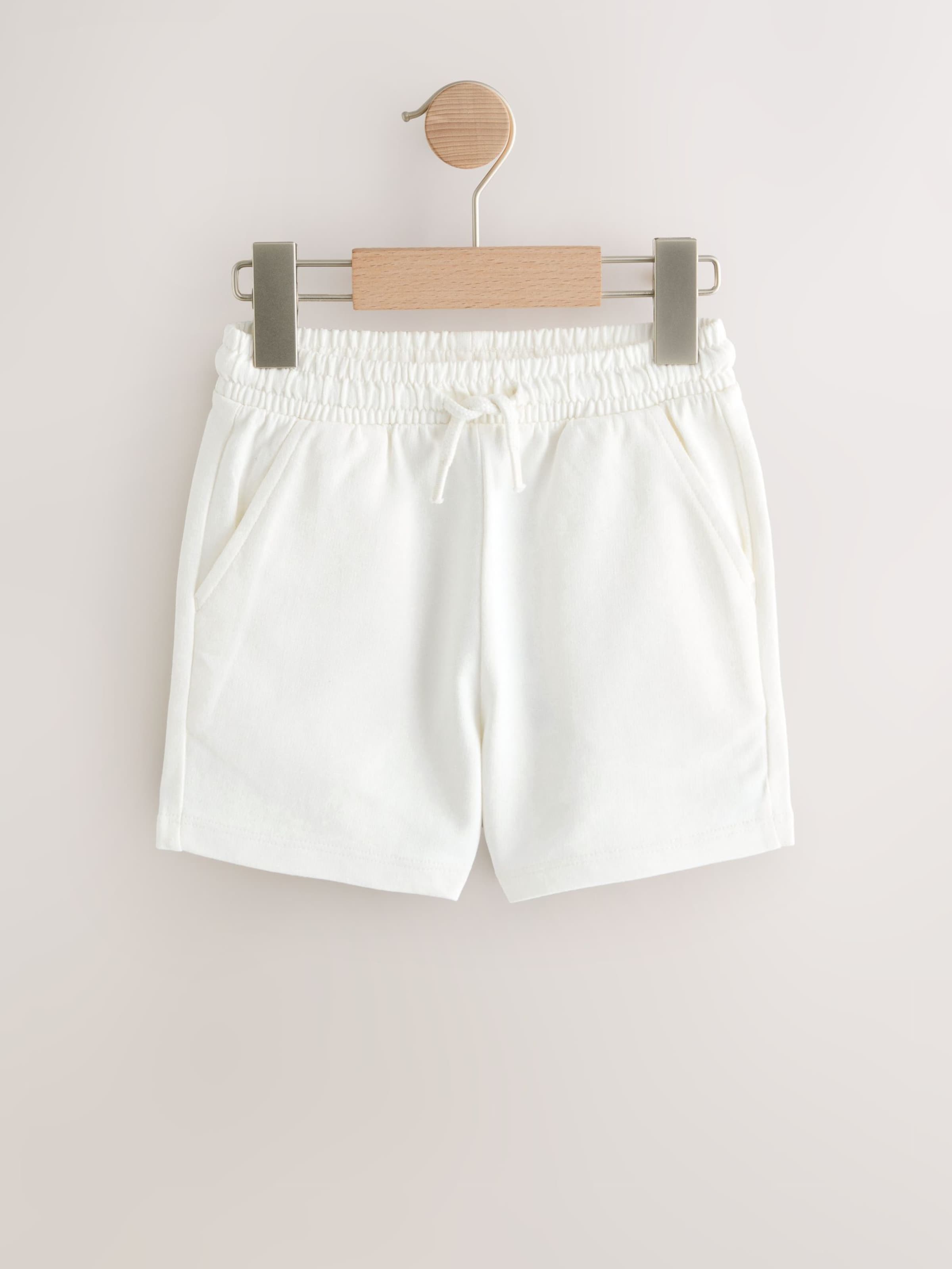 Next Обычные шорты в цвете Off White
Next Обычные шорты в цвете Off White