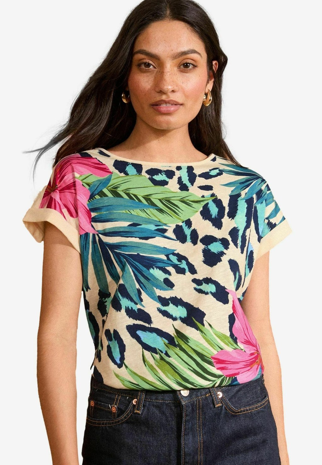 Футболка с принтом REGULAR FIT - CREW NECK Love & Roses, зеленый 
Футболка с принтом REGULAR FIT - CREW NECK Love & Roses, зеленый