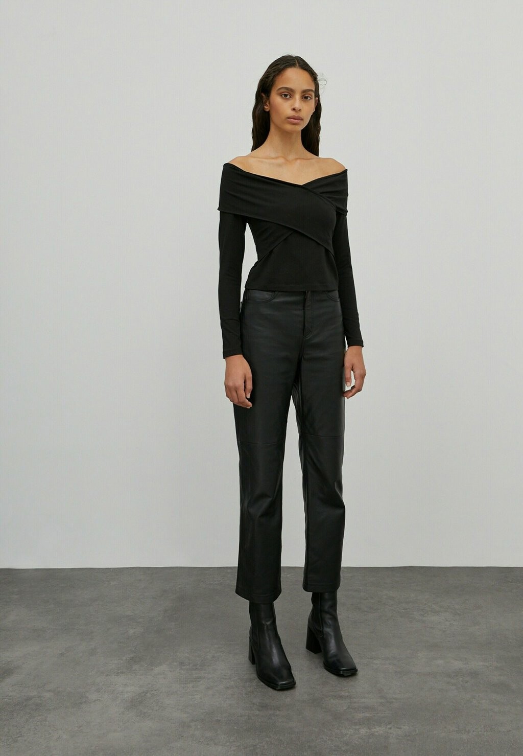 Топ с длинными рукавами EDITED, черный
Топ с длинными рукавами EDITED, черный