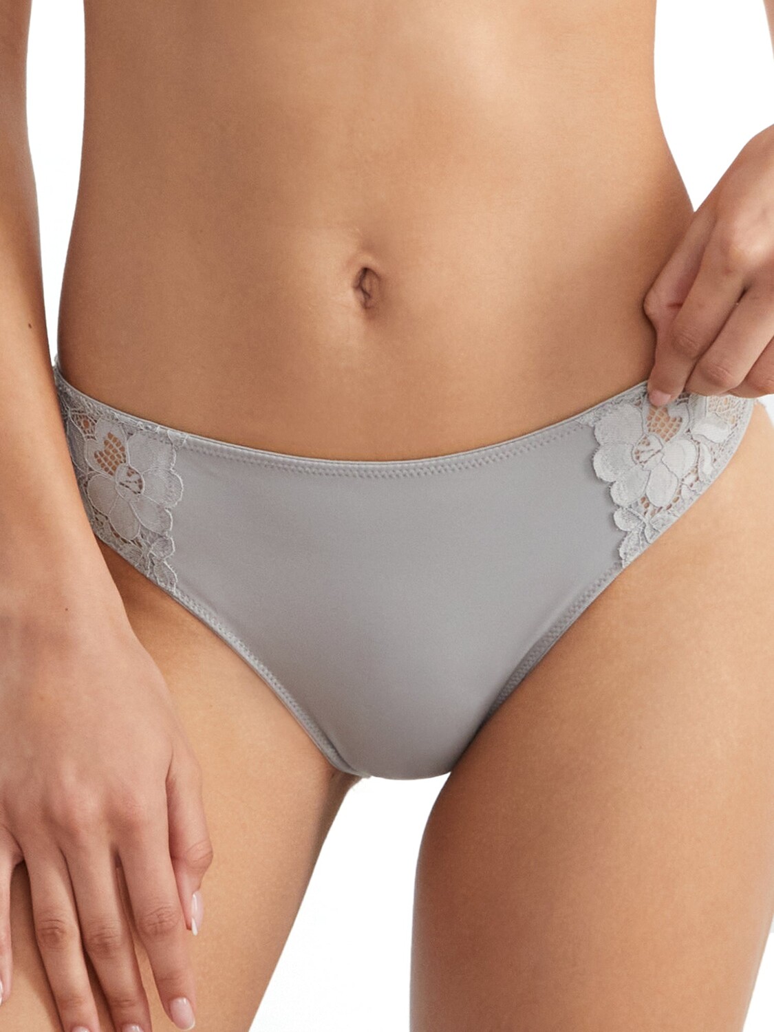 Женское кружевное бикини The Essential Bare, цвет Smoky
Женское кружевное бикини The Essential Bare, цвет Smoky