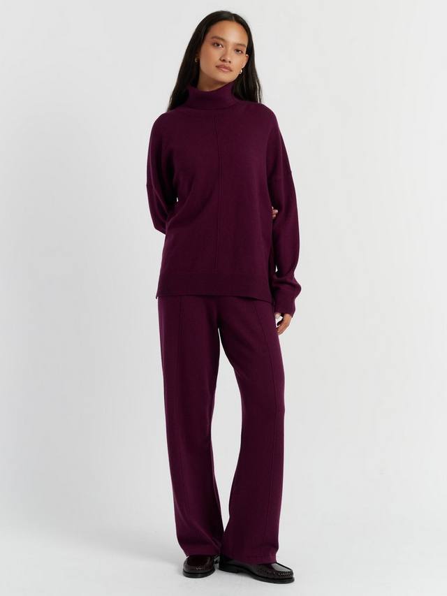 Шерстяно-кашемировый свитер с расслабленным воротником Chinti & Parker
Шерстяно-кашемировый свитер с расслабленным воротником Chinti & Parker