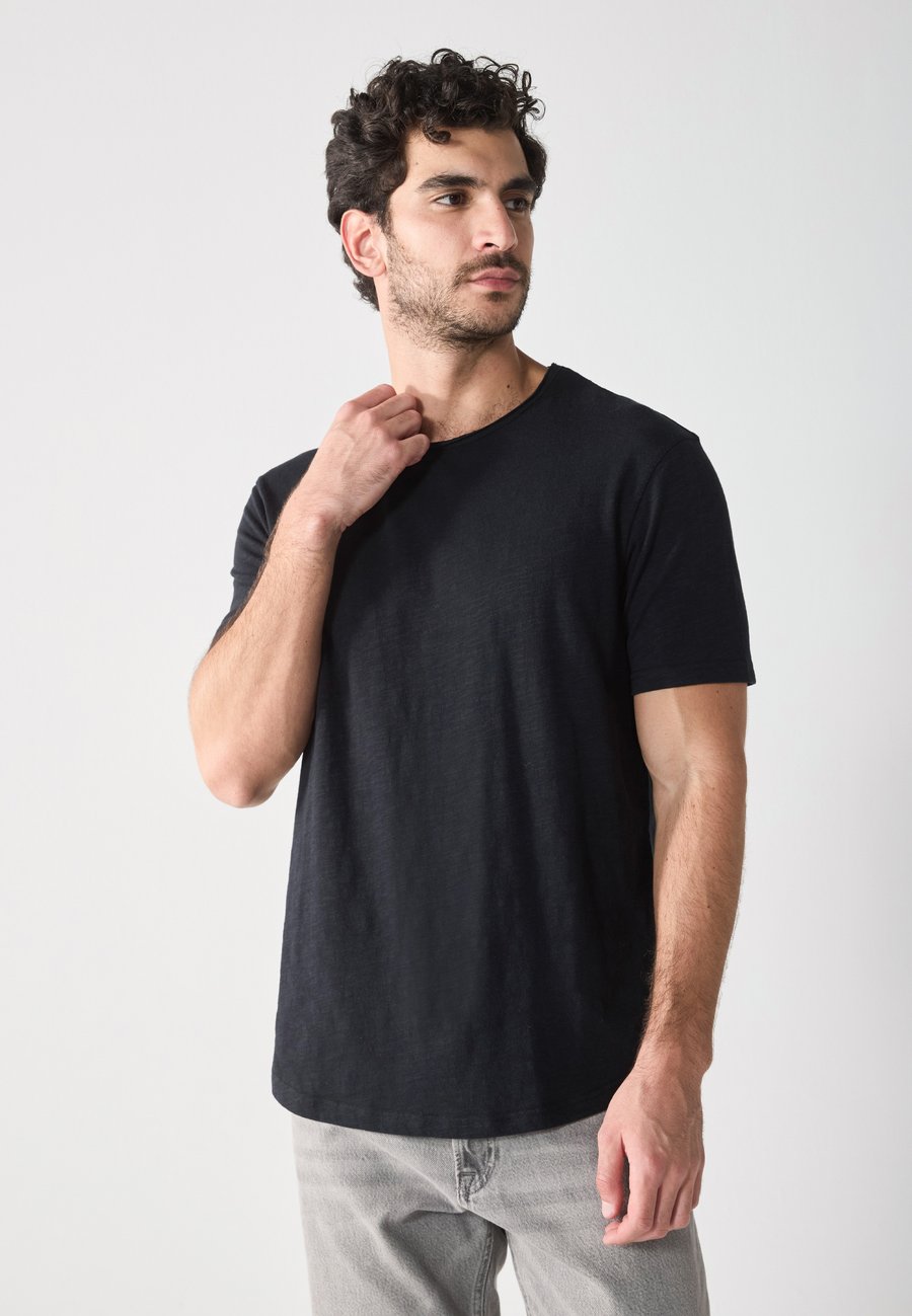 Футболка Pier One BASIC SLUB CURVED HEM, True Black/Black, Черный, Футболка Pier One BASIC SLUB CURVED HEM, True Black/Black
Футболка Pier One BASIC SLUB CURVED HEM, True Black/Black, Черный, Футболка Pier One BASIC SLUB CURVED HEM, True Black/Black