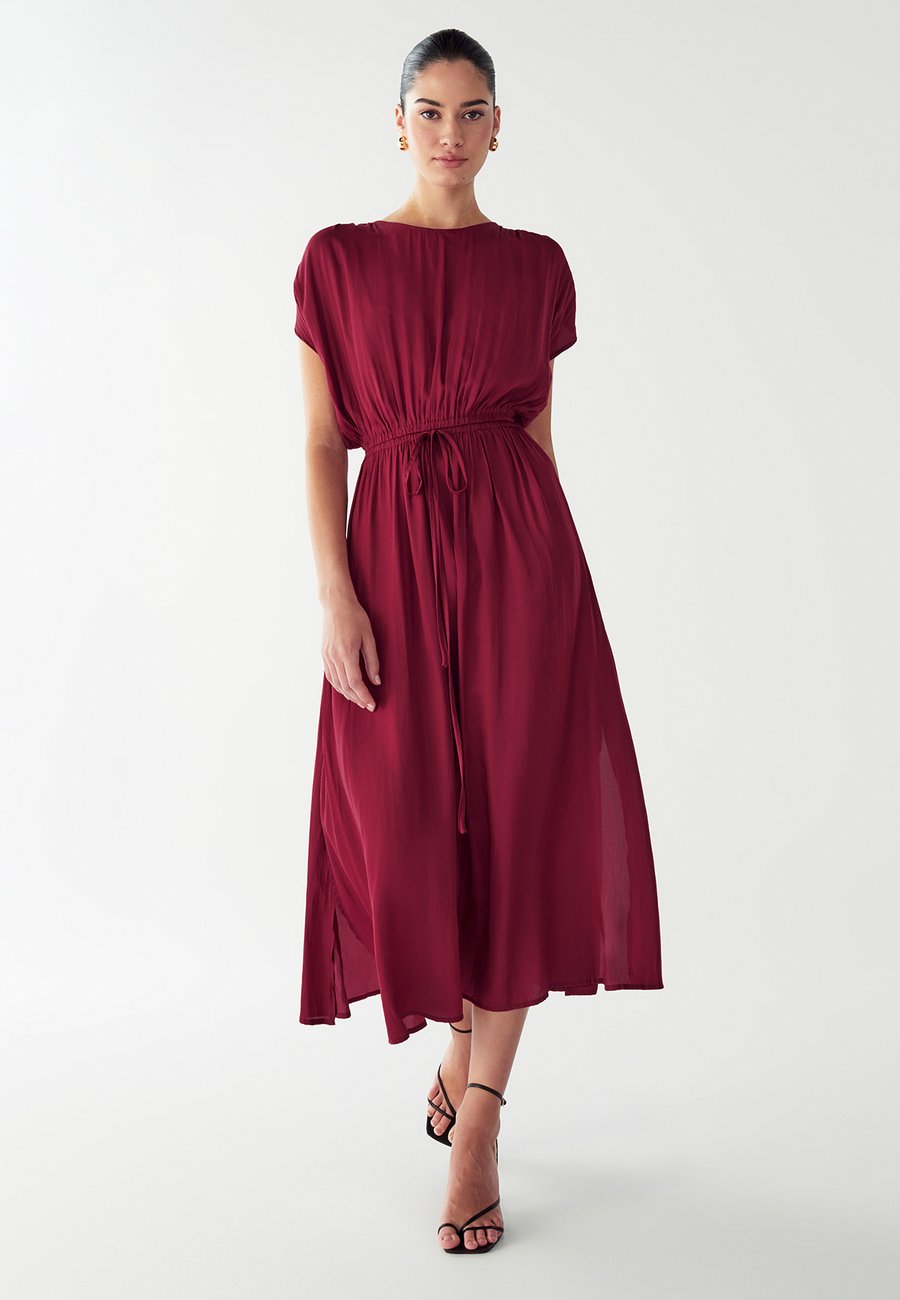 Платье WILLA CAROL MIDI, Burgundy/Red
Платье WILLA CAROL MIDI, Burgundy/Red