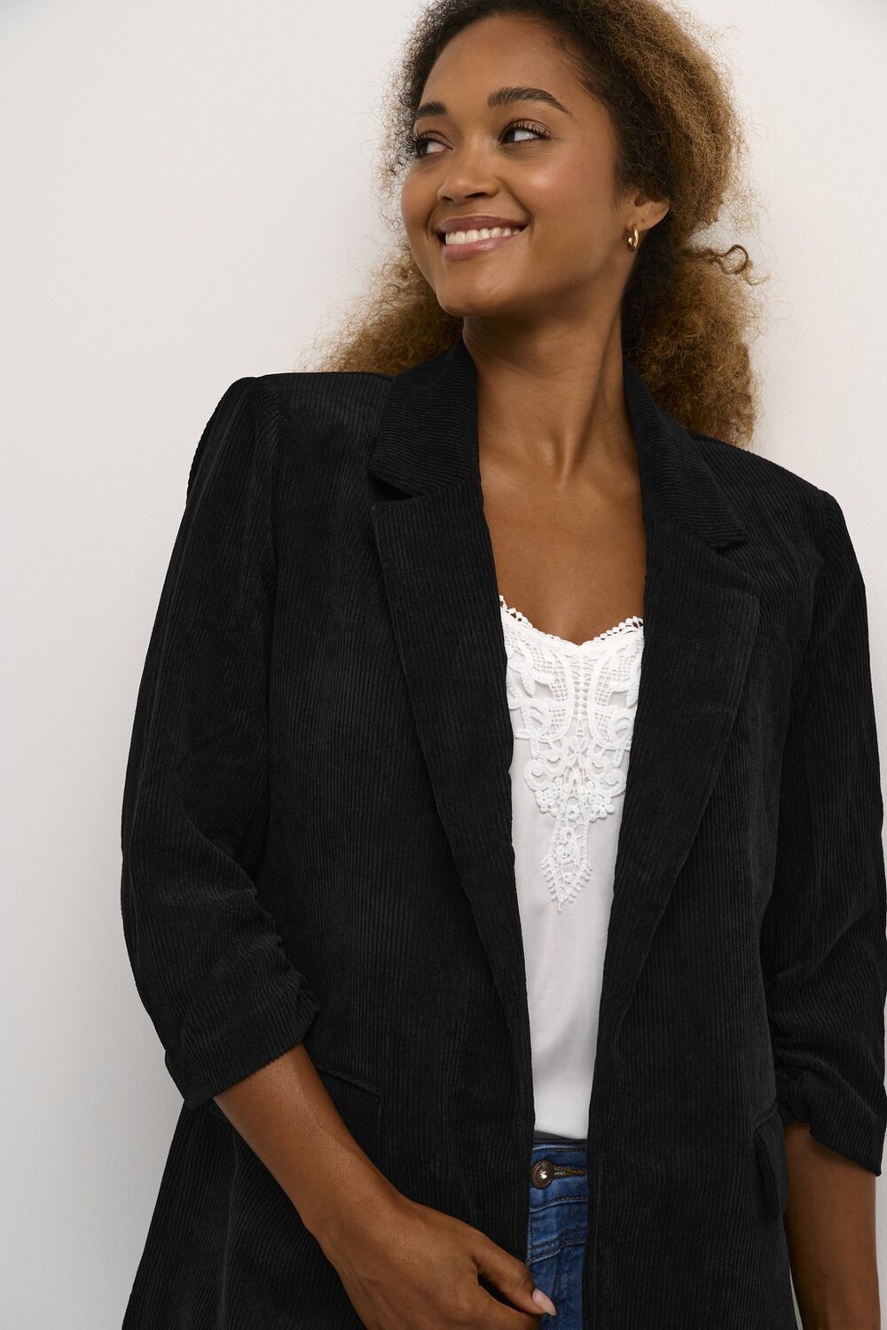 Блейзер CORY Cream, черный
Блейзер CORY Cream, черный