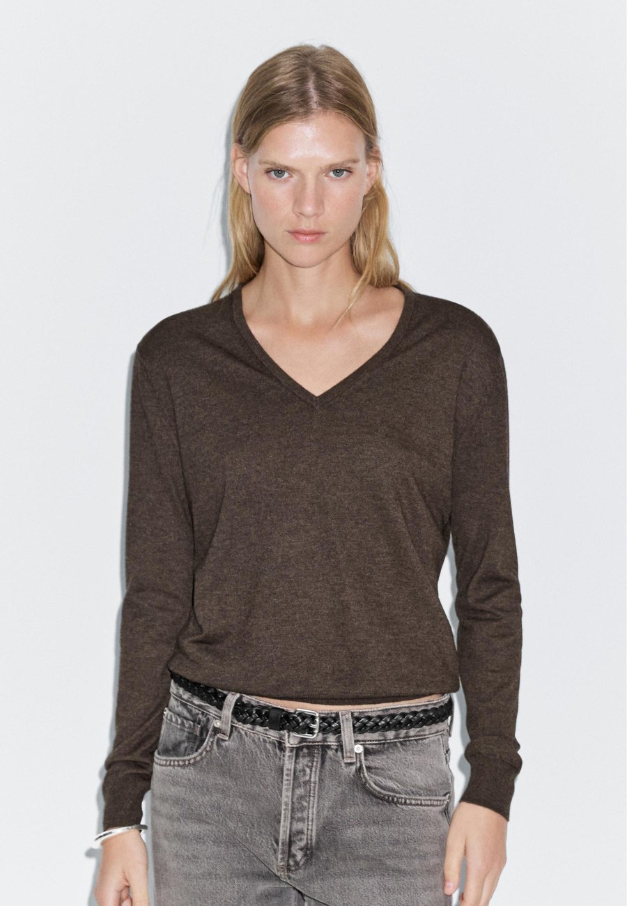 Джемпер Massimo Dutti LONG SLEEVES WITH V-NECK, Mottled Dark Brown
Джемпер Massimo Dutti LONG SLEEVES WITH V-NECK, Mottled Dark Brown