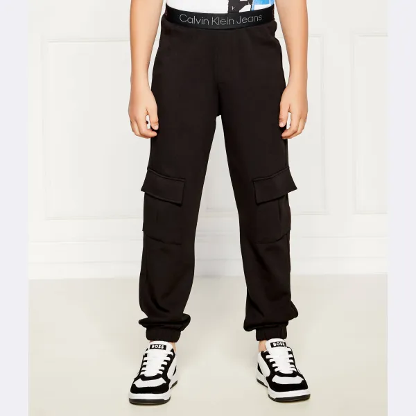 Спортивные брюки стандартного кроя Calvin Klein, черный 
Спортивные брюки стандартного кроя Calvin Klein, черный