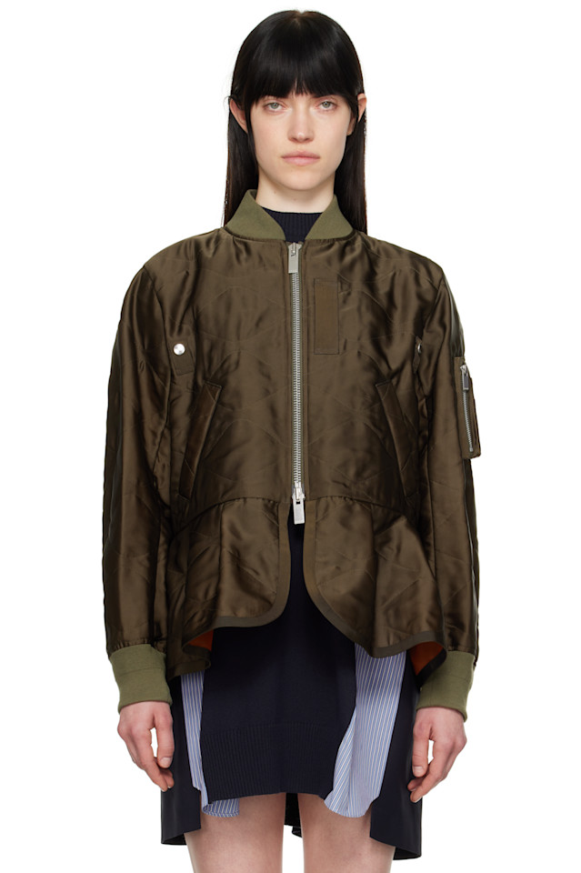 Стеганая атласная куртка-бомбер Sacai, хаки
Стеганая атласная куртка-бомбер Sacai, хаки