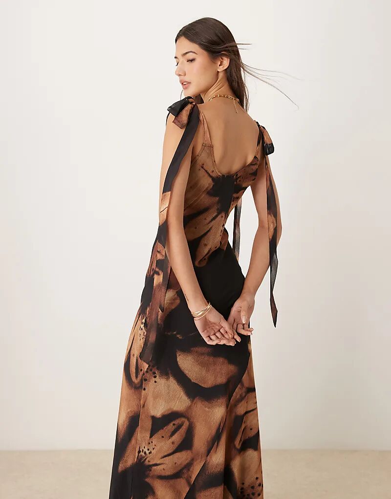 Платье-комбинация с завязками на плечах и воротником-хомутиком коричневого цвета с крупным цветочным принтом Miss Selfridge
Платье-комбинация с завязками на плечах и воротником-хомутиком коричневого цвета с крупным цветочным принтом Miss Selfridge