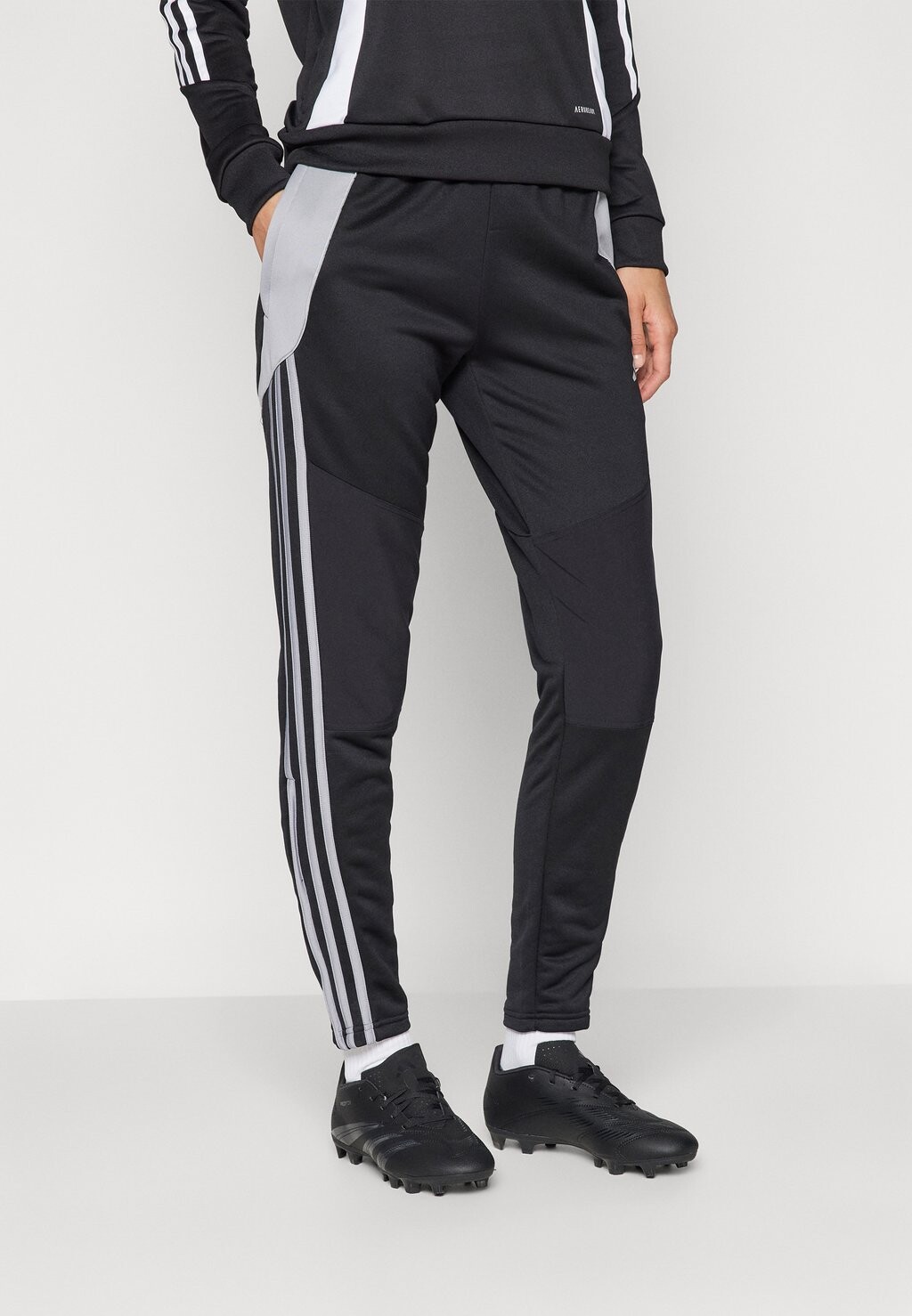 Спортивные штаны TIRO 24 WINTERIZED PANTS adidas, черный
Спортивные штаны TIRO 24 WINTERIZED PANTS adidas, черный