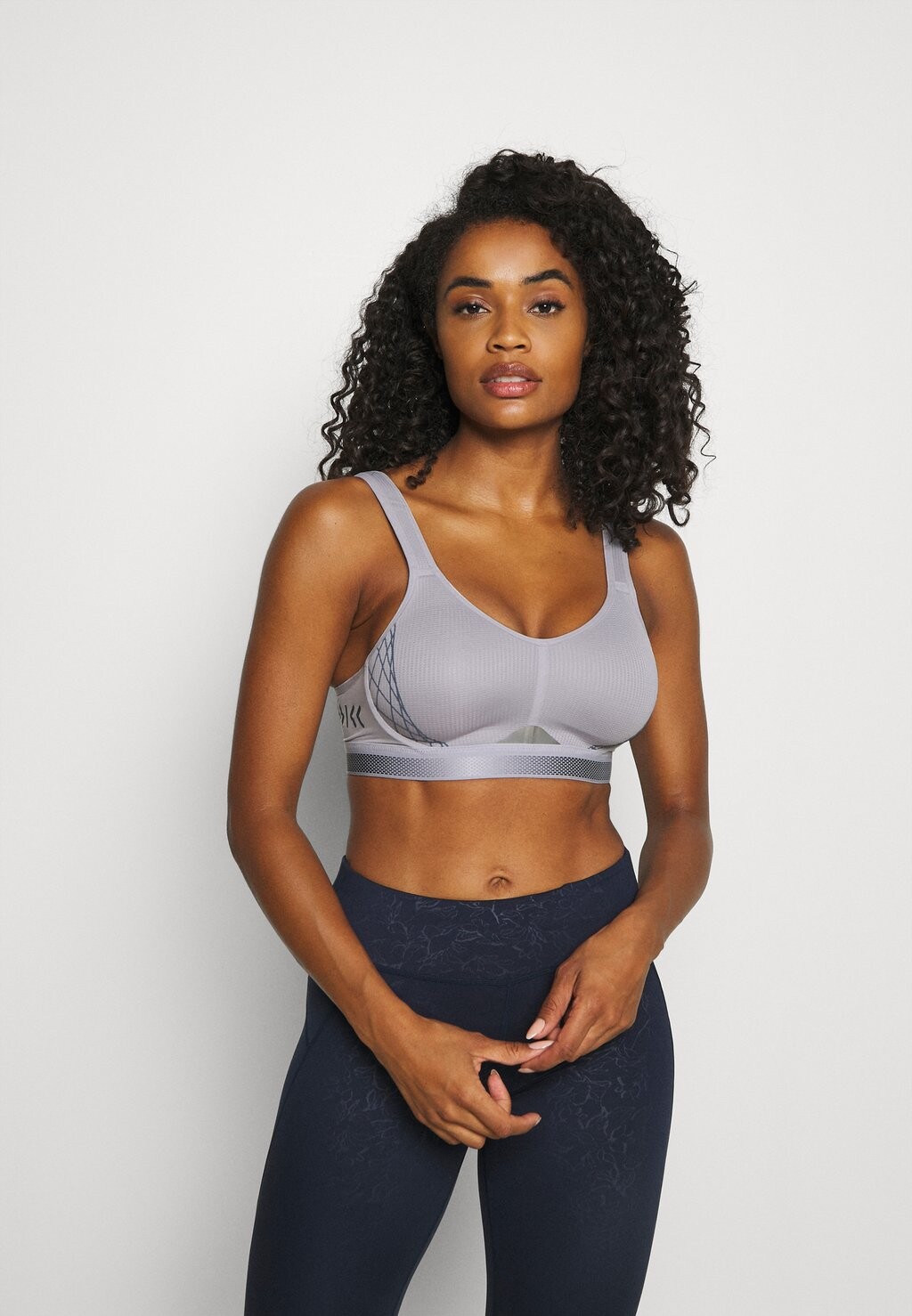 Спортивный бюстгальтер с высокой поддержкой Triumph
Спортивный бюстгальтер с высокой поддержкой Triumph