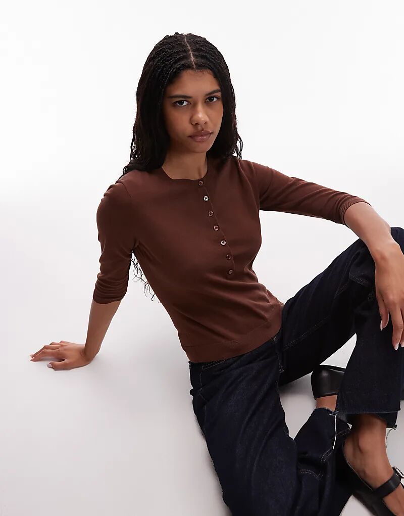 Трикотажный топ ARKET в рубчик с длинными рукавами темно-коричневого цвета
Трикотажный топ ARKET в рубчик с длинными рукавами темно-коричневого цвета
