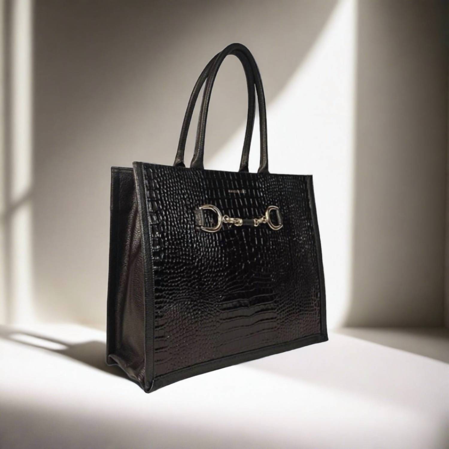 Женская кожаная сумка-тоут Terra в черном цвете Berge
Женская кожаная сумка-тоут Terra в черном цвете Berge