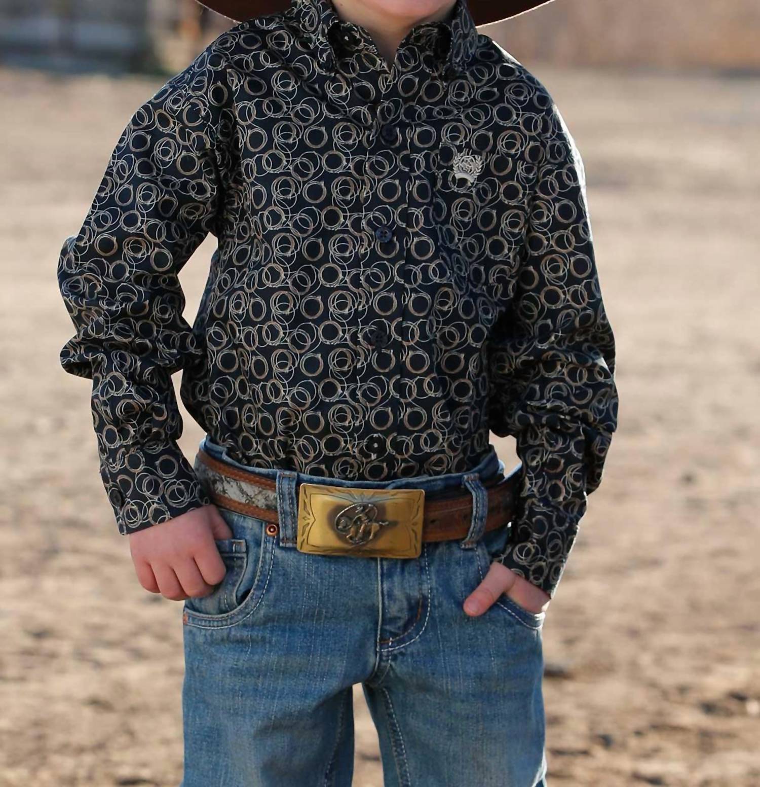 Черная рубашка для мальчиков Toddler с простым плетением CINCH
Черная рубашка для мальчиков Toddler с простым плетением CINCH