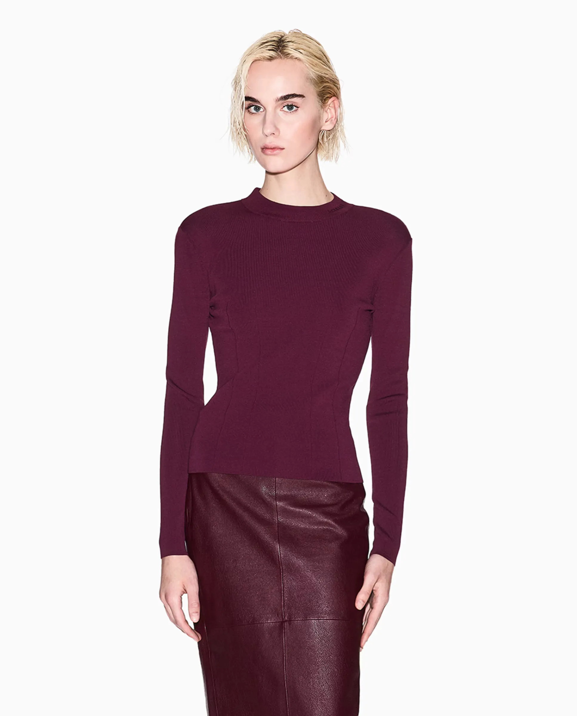 Женский джемпер с круглым вырезом и вышитым логотипом Armani Exchange, бордовый 
Женский джемпер с круглым вырезом и вышитым логотипом Armani Exchange, бордовый