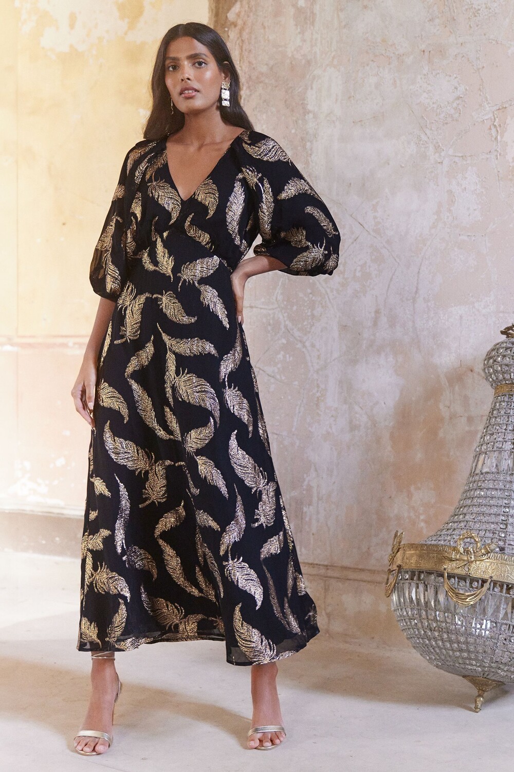 Платье миди с рукавами фонариками из жаккарда с перьями Love & Roses, черный
Платье миди с рукавами фонариками из жаккарда с перьями Love & Roses, черный