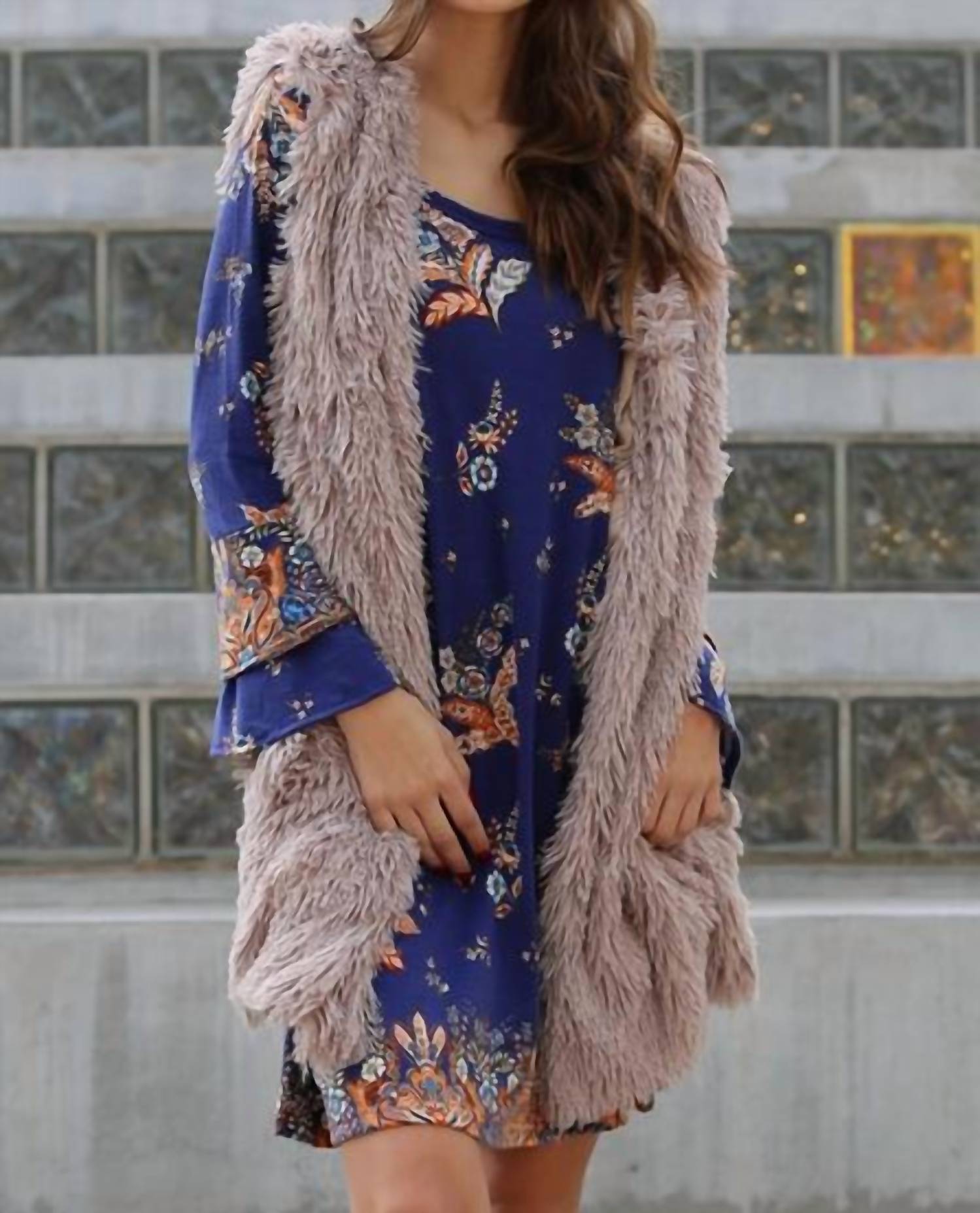 Жилет из искусственного меха Carrie Anne в цвете Taupe Angie, серо-коричневый
Жилет из искусственного меха Carrie Anne в цвете Taupe Angie, серо-коричневый