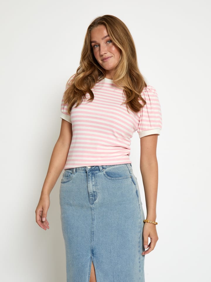 Футболка в полоску цвета орхидеи minus
Футболка в полоску цвета орхидеи minus