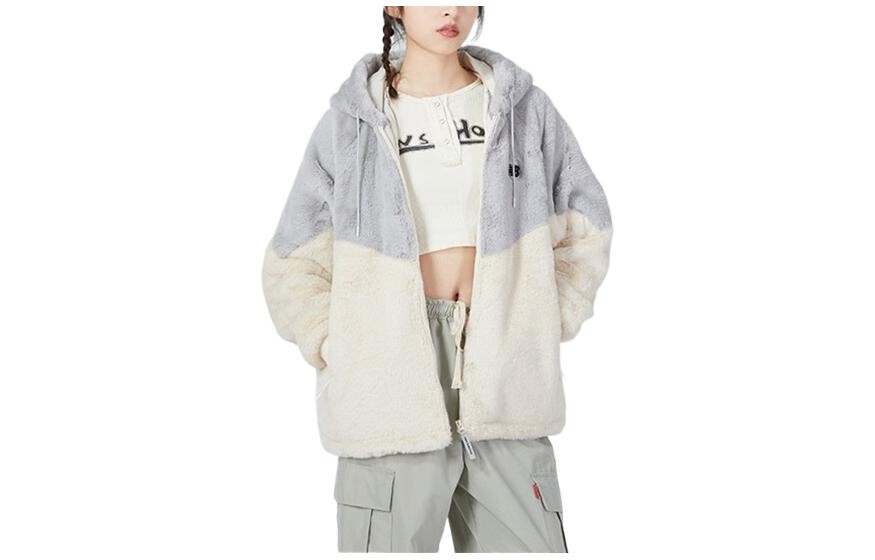 Женская куртка New Balance, цвет Beige 
Женская куртка New Balance, цвет Beige