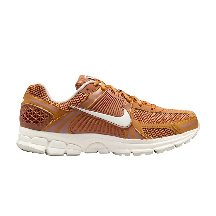 Кроссовки Air Zoom Vomero 5, цвет Monarch, Коричневый, Кроссовки Air Zoom Vomero 5, цвет Monarch
Кроссовки Air Zoom Vomero 5, цвет Monarch, Коричневый, Кроссовки Air Zoom Vomero 5, цвет Monarch