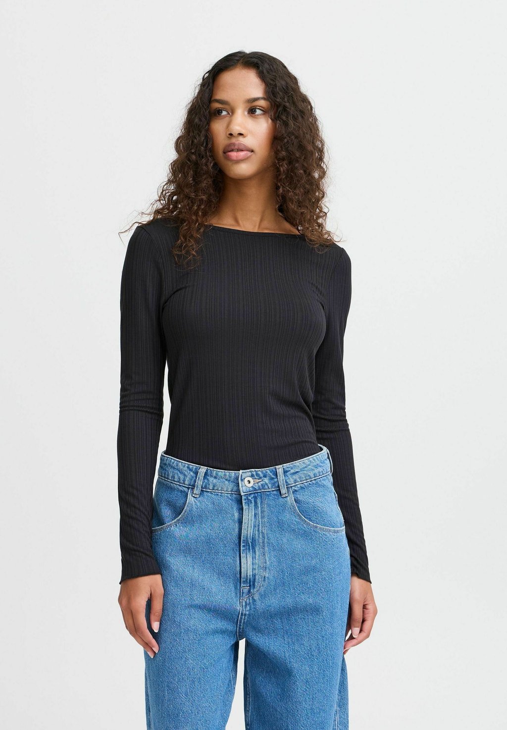 Топ с длинными рукавами IHCELLA ICHI, черный 
Топ с длинными рукавами IHCELLA ICHI, черный