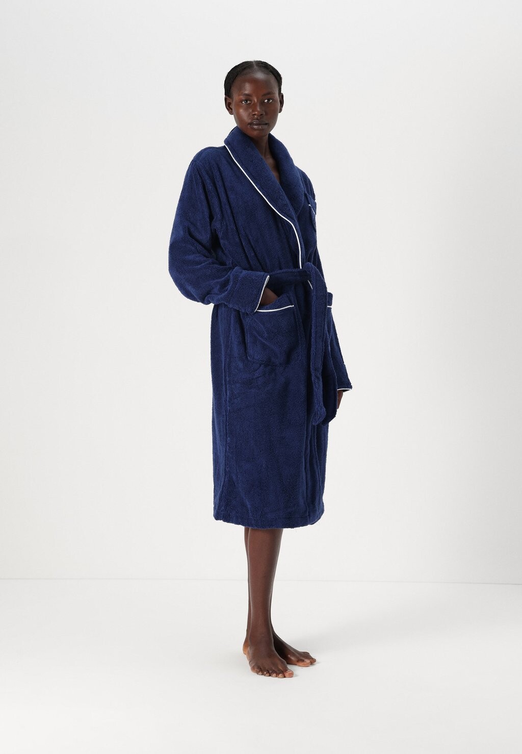 Халат ESSENTIALS BATHROBE Polo Ralph Lauren, темно-синий 
Халат ESSENTIALS BATHROBE Polo Ralph Lauren, темно-синий