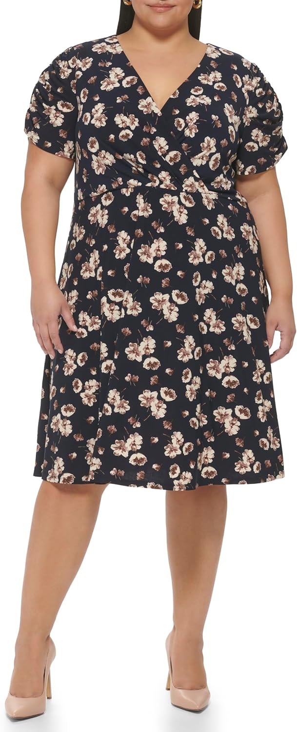 Женское платье Tommy Hilfiger с V-образным вырезом и расклешенной юбкой, Sky Captain/Latte
Женское платье Tommy Hilfiger с V-образным вырезом и расклешенной юбкой, Sky Captain/Latte