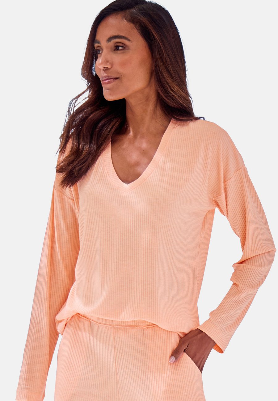 Пижамный топ s.Oliver Pyjama top, Orange Meliert/Mottled Orange
Пижамный топ s.Oliver Pyjama top, Orange Meliert/Mottled Orange