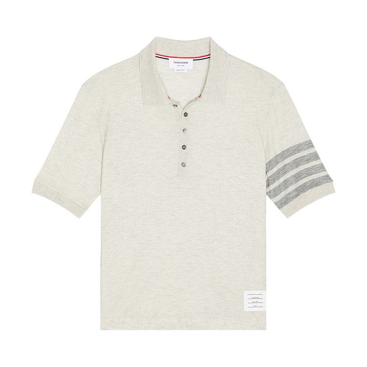 Джерси Thom Browne Short-Sleeve 4 Bar Rib Cuff Polo in Wool Jersey 'Pale Grey'
Джерси Thom Browne Short-Sleeve 4 Bar Rib Cuff Polo in Wool Jersey 'Pale Grey'