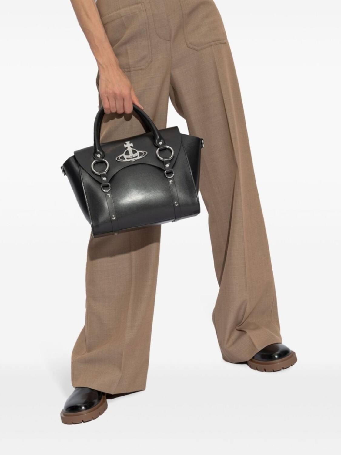 Vivienne Westwood сумка-тоут из кожи с круглой пластиной, черный
Vivienne Westwood сумка-тоут из кожи с круглой пластиной, черный