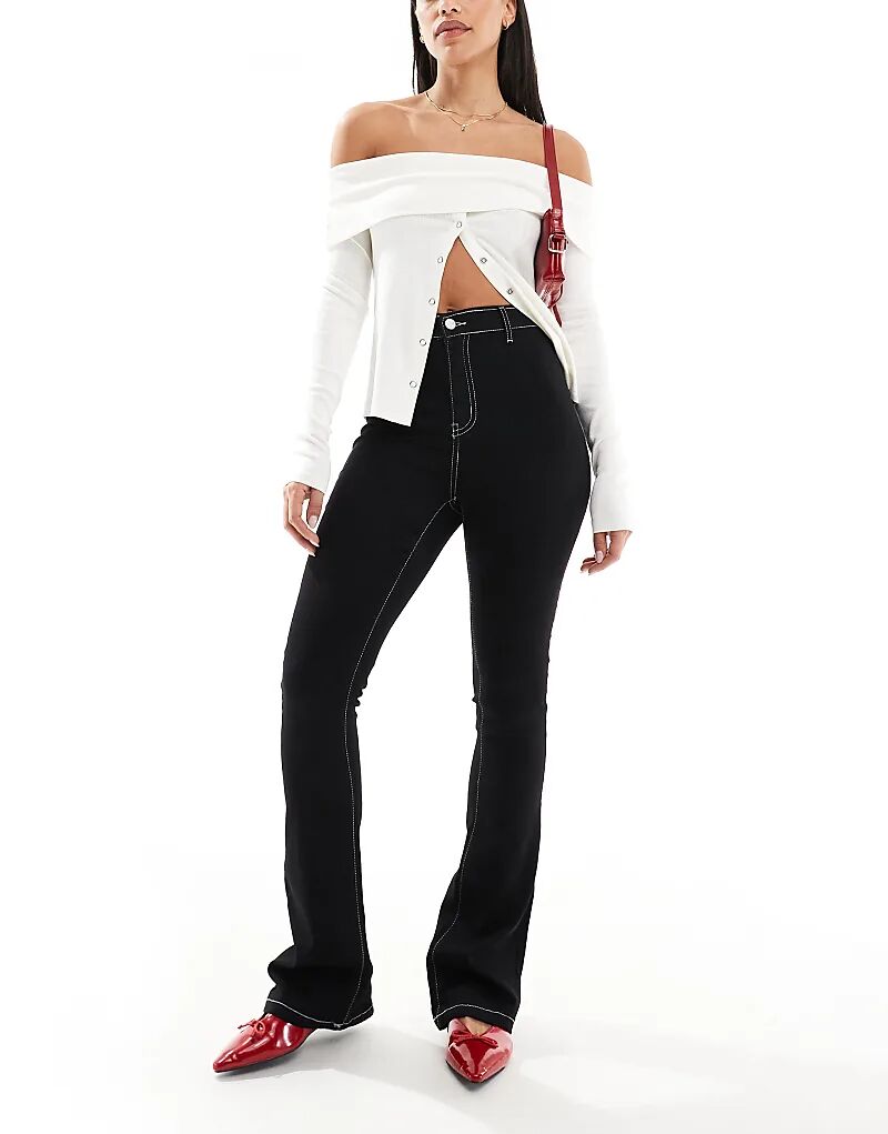 Расклешенные джинсы DTT Bianca с высокой талией и карманом в форме сердца черного цвета Don't Think Twice
Расклешенные джинсы DTT Bianca с высокой талией и карманом в форме сердца черного цвета Don't Think Twice