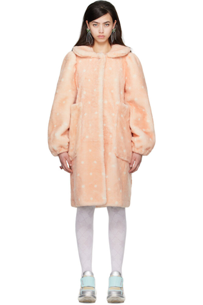 SSENSE Эксклюзивная розовая шуба из овчины JennyFax Edition в горошек I'm Sorry by Petra Collins
SSENSE Эксклюзивная розовая шуба из овчины JennyFax Edition в горошек I'm Sorry by Petra Collins