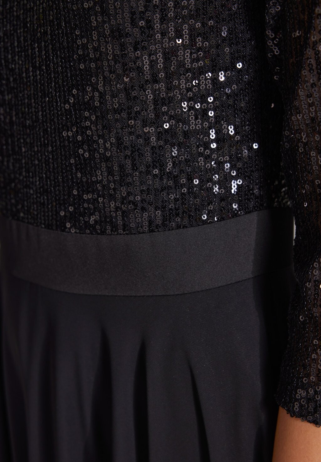 Коктейльное платье / Вечернее платье Swing, черный
Коктейльное платье / Вечернее платье Swing, черный