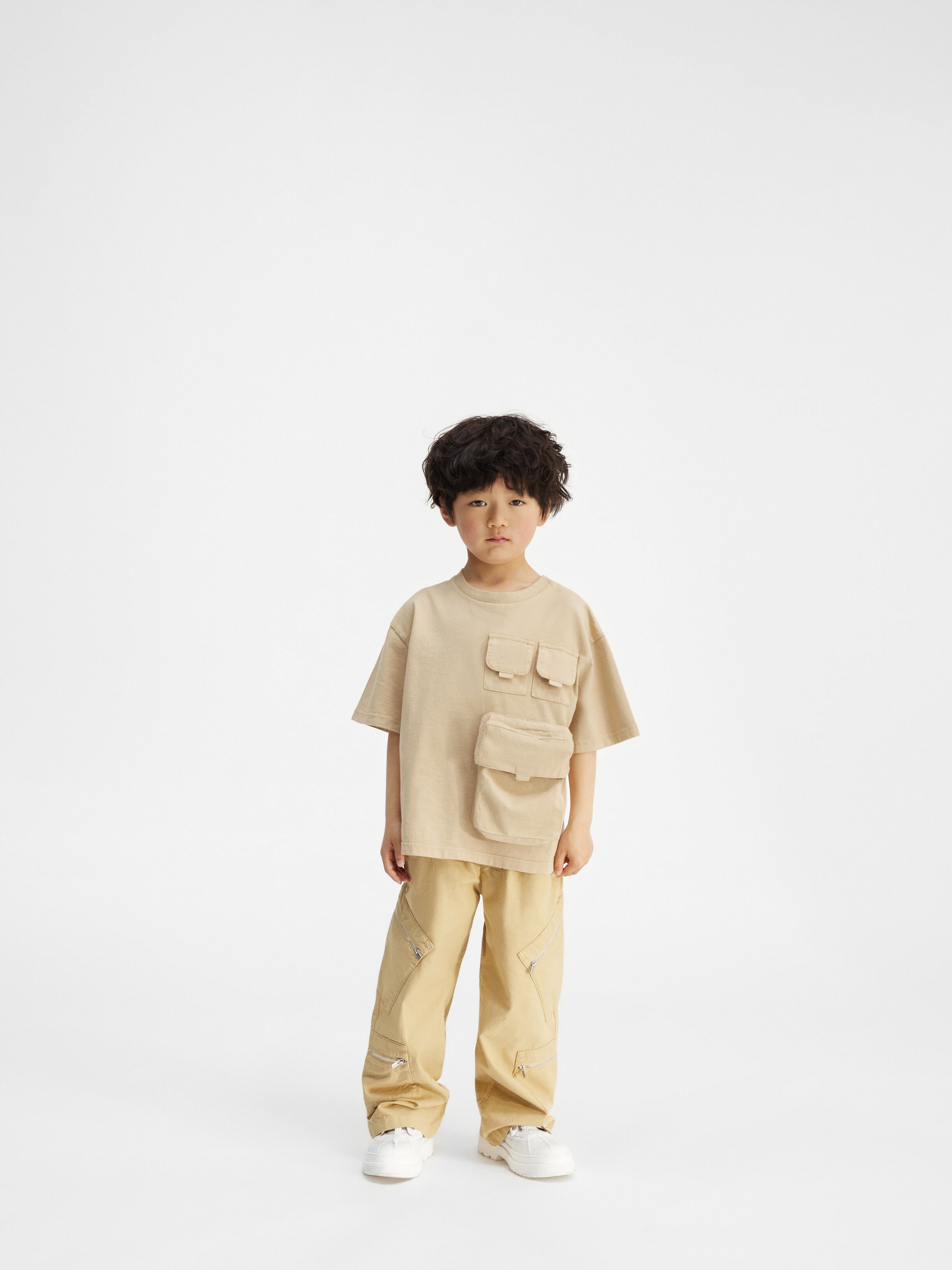 Футболка утилитарного назначения JACQUEMUS The Bolso kids' t-shirt, темно-бежевый
Футболка утилитарного назначения JACQUEMUS The Bolso kids' t-shirt, темно-бежевый