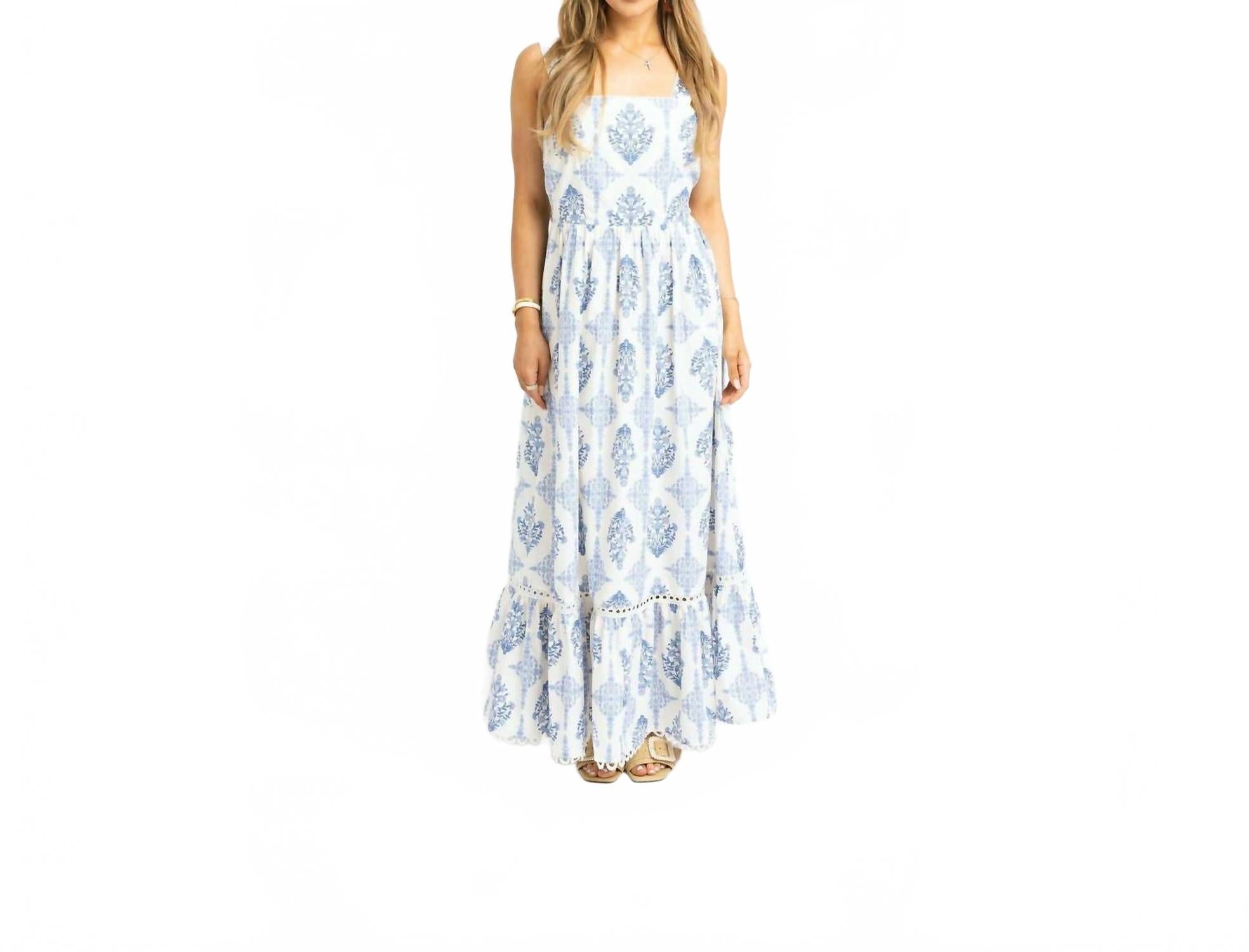 Винтажное синее макси-платье с цветочным принтом и завязками на бретелях Karlie
Винтажное синее макси-платье с цветочным принтом и завязками на бретелях Karlie